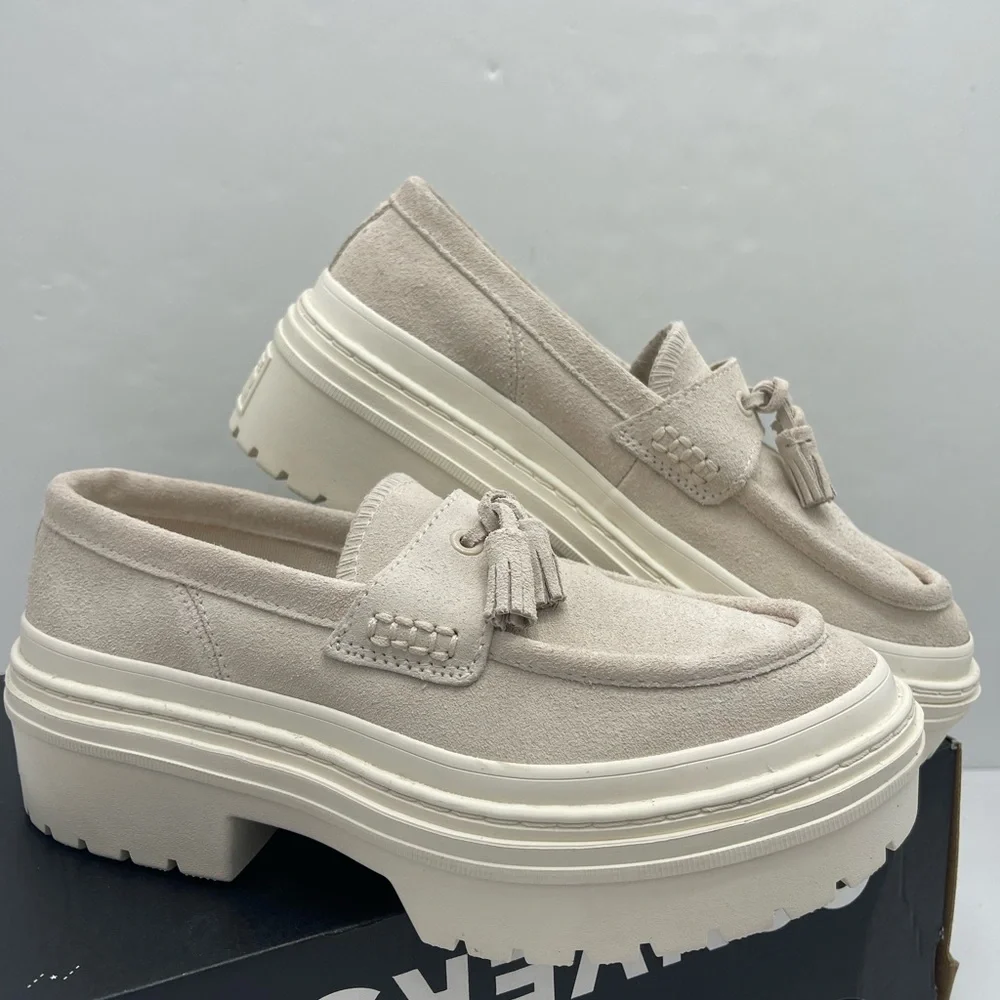 Converse A15553C
CTAS LUGGED HEEL LOAFER OX
LIGHT DUNE/EGRET/LIGHT DUNE Platform - Picture 5 of 16